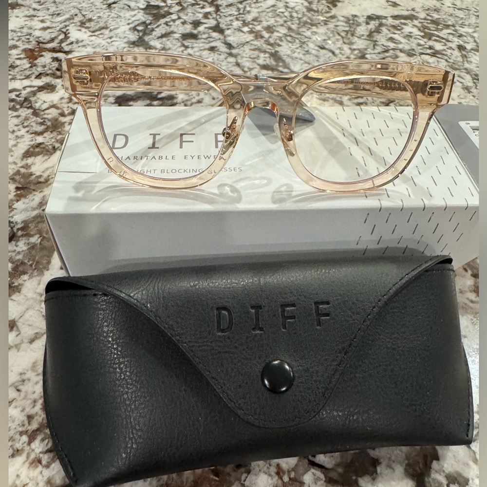 DIFF Blue-Blocking Glasses - Picture 2 of 15